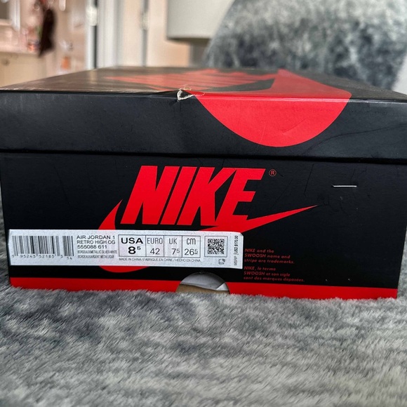 Air Jordan 1 Retro High OG ‘Bordeaux’ - Picture 7 of 8